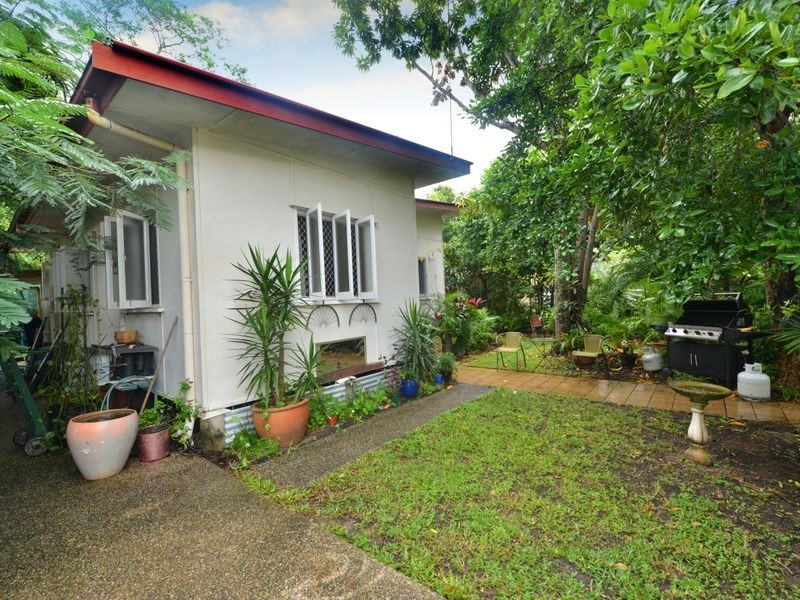 5 Law Street, Cairns North QLD 4870