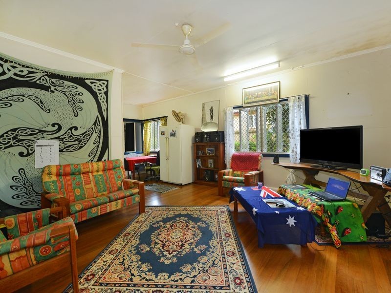 5 Law Street, Cairns North QLD 4870