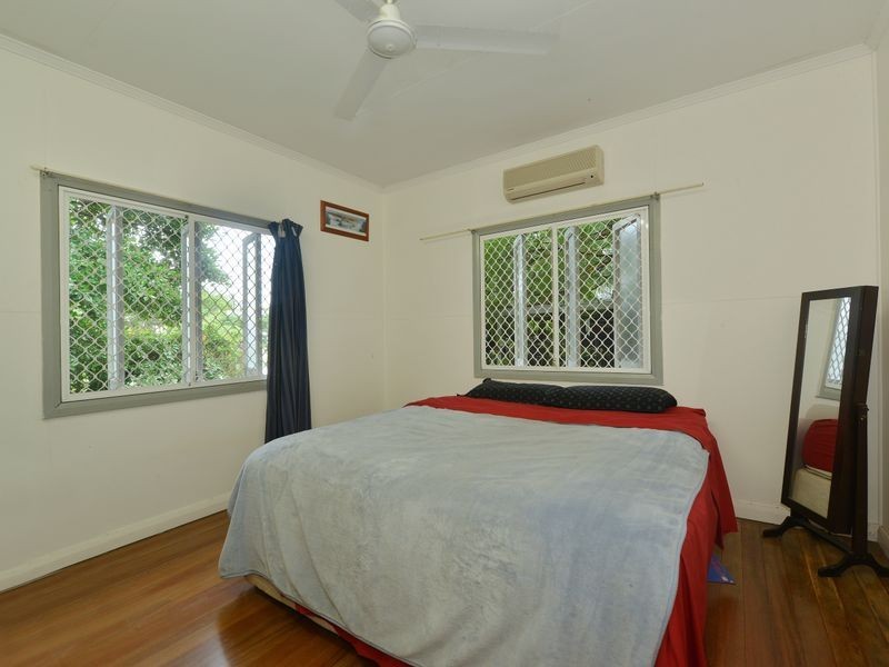 5 Law Street, Cairns North QLD 4870
