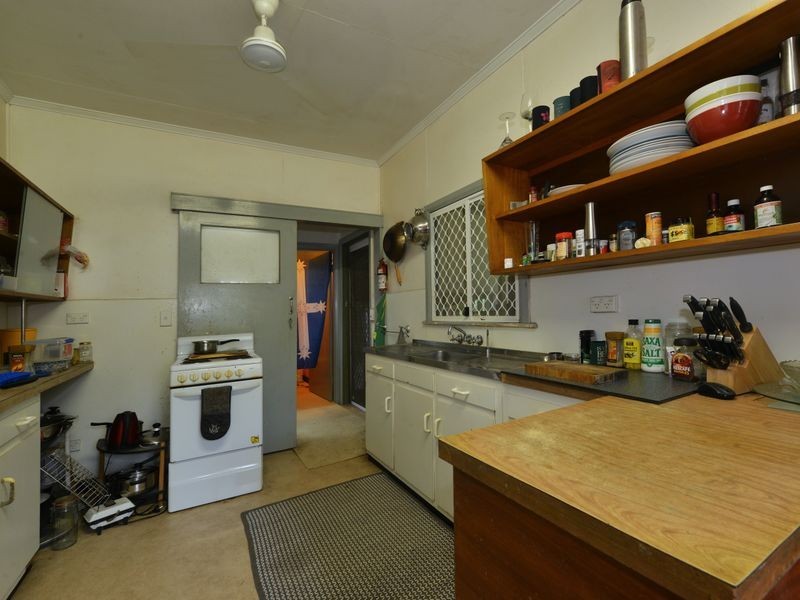 5 Law Street, Cairns North QLD 4870