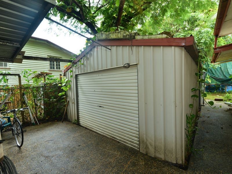 5 Law Street, Cairns North QLD 4870