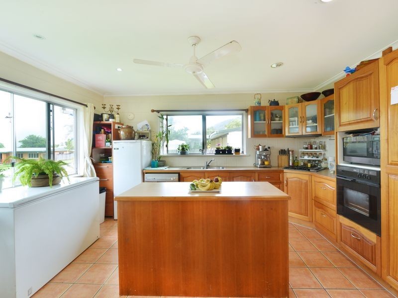 11 Wirrah Street, Bayview Heights QLD 4868