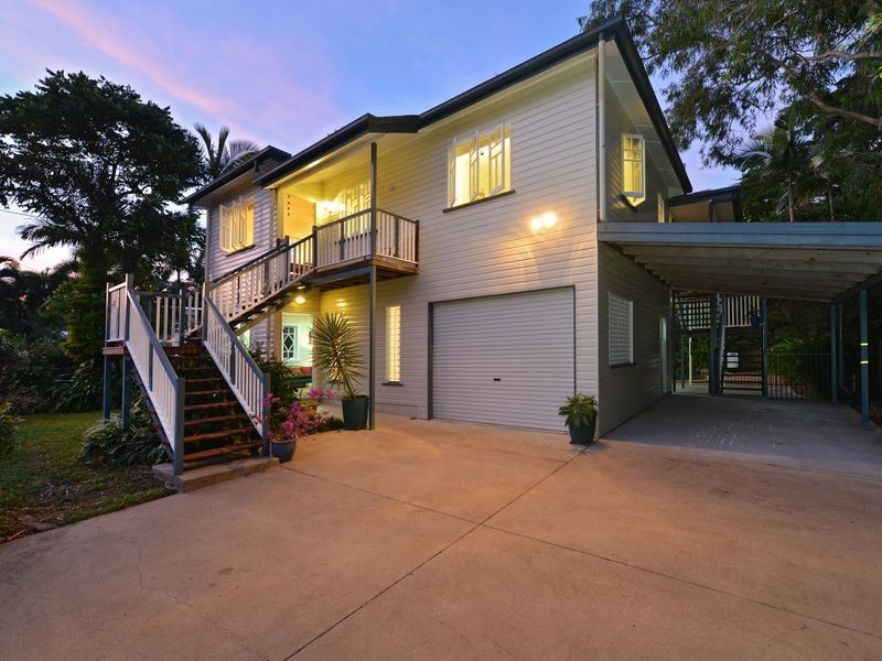 126 Upper Richardson Street, Whitfield QLD 4870