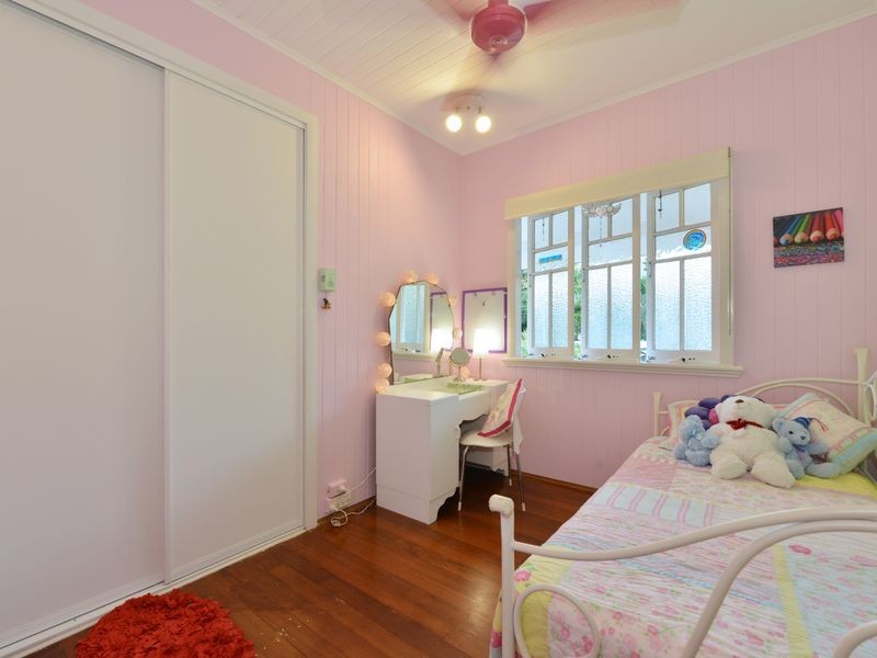 126 Upper Richardson Street, Whitfield QLD 4870