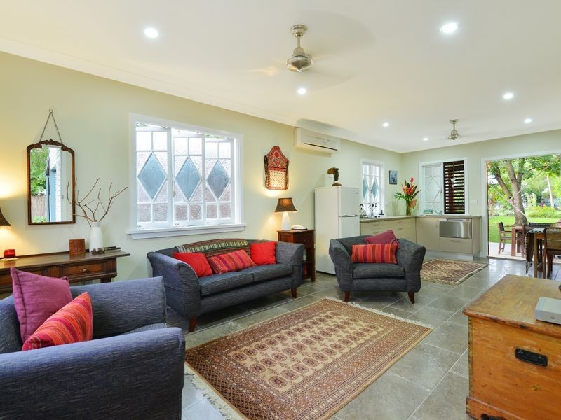 126 Upper Richardson Street, Whitfield QLD 4870