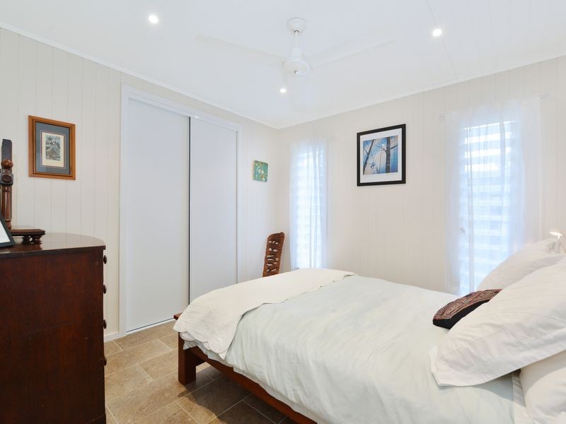 126 Upper Richardson Street, Whitfield QLD 4870