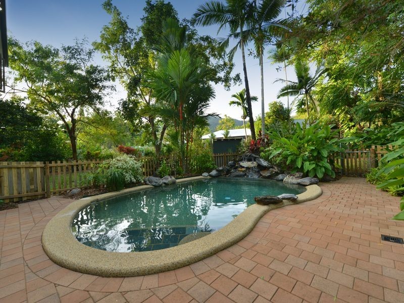 126 Upper Richardson Street, Whitfield QLD 4870