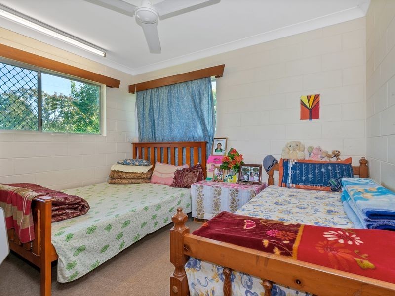 448 McCoombe Street, Mooroobool QLD 4870