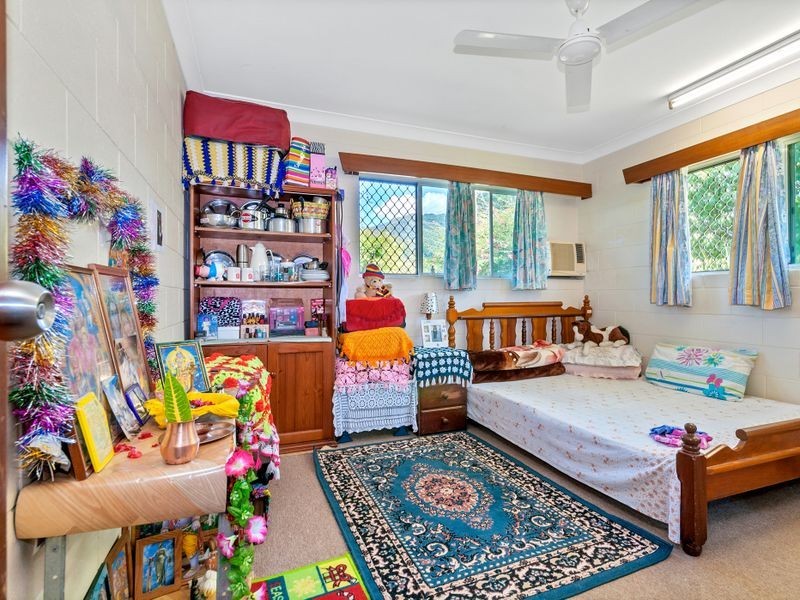 448 McCoombe Street, Mooroobool QLD 4870