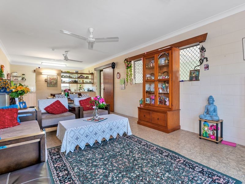448 McCoombe Street, Mooroobool QLD 4870