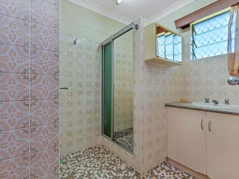 448 McCoombe Street, Mooroobool QLD 4870