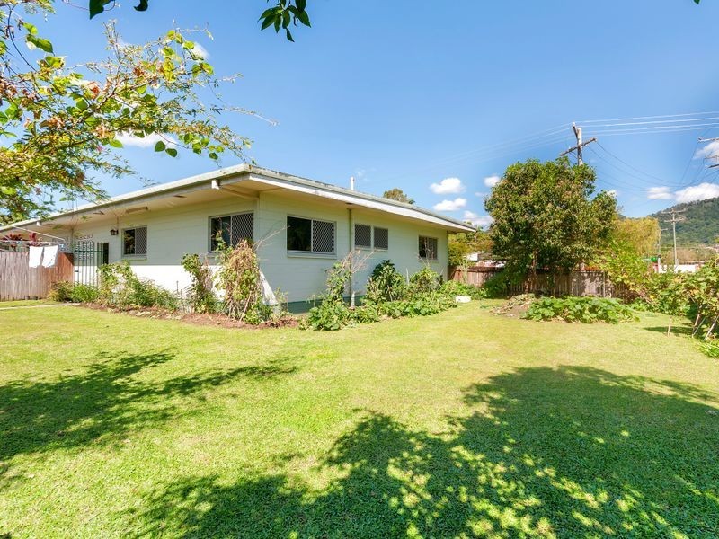 448 McCoombe Street, Mooroobool QLD 4870