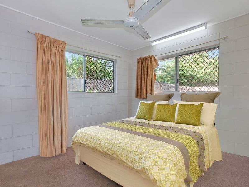 10 Walnut Close, Manoora QLD 4870