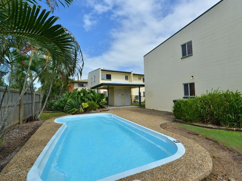 2/11 Maytown Close, Manoora QLD 4870