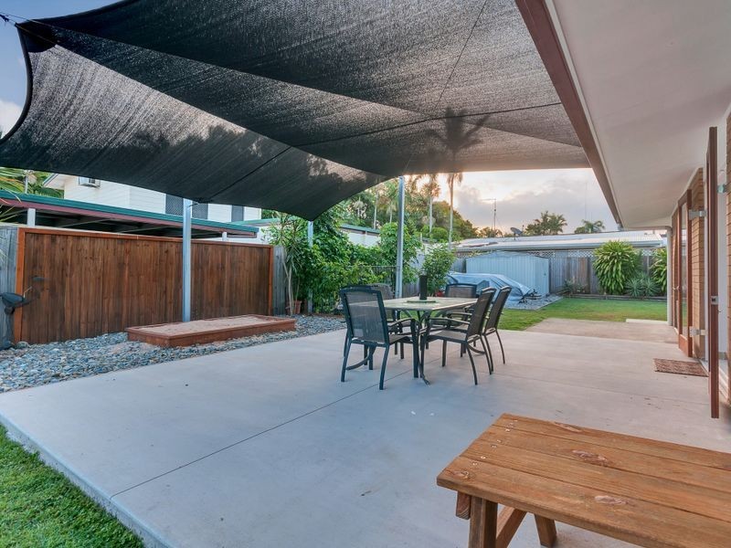 41 Oak Street, Holloways Beach QLD 4878