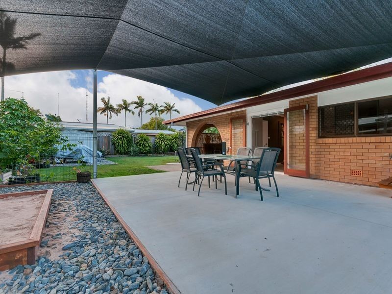 41 Oak Street, Holloways Beach QLD 4878
