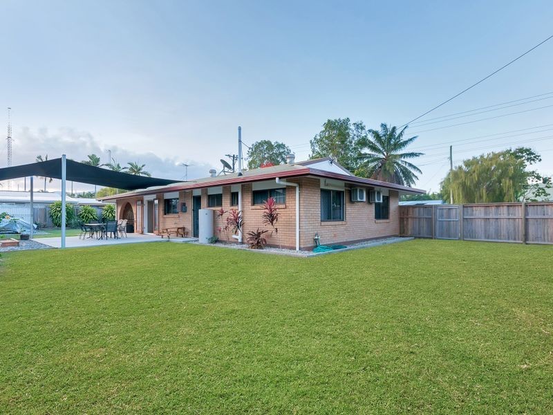 41 Oak Street, Holloways Beach QLD 4878