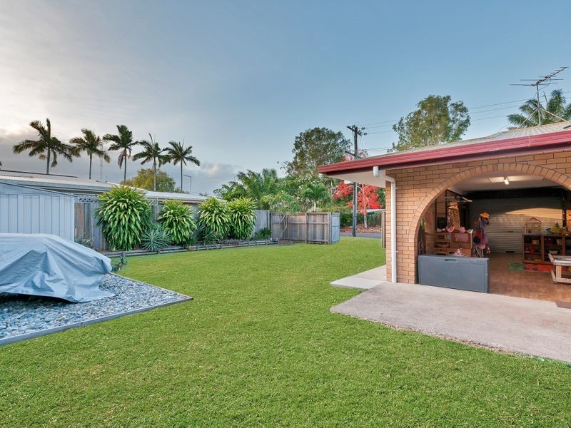 41 Oak Street, Holloways Beach QLD 4878