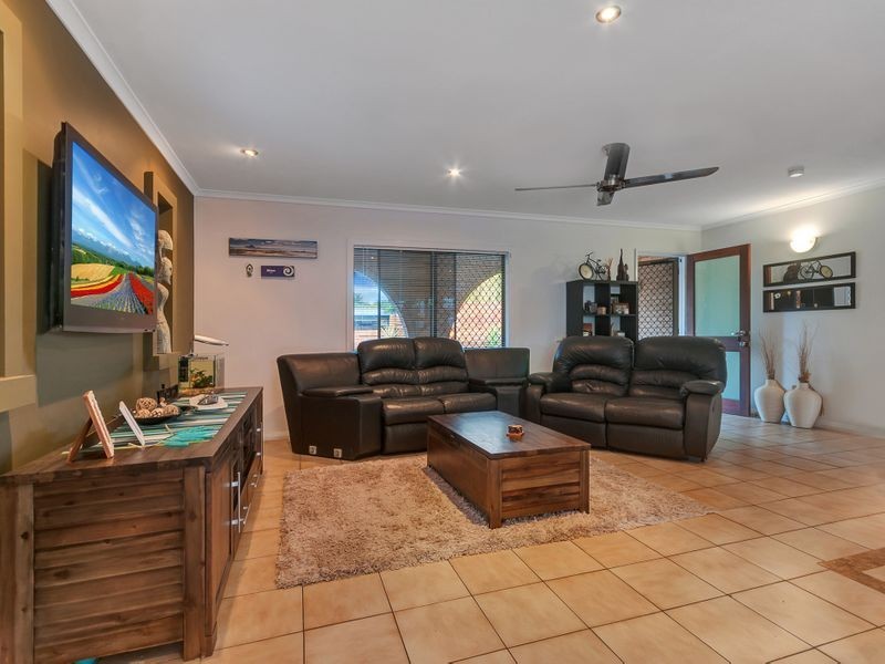 41 Oak Street, Holloways Beach QLD 4878