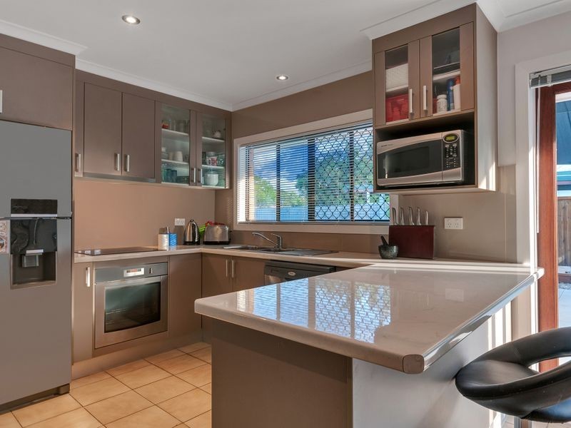 41 Oak Street, Holloways Beach QLD 4878