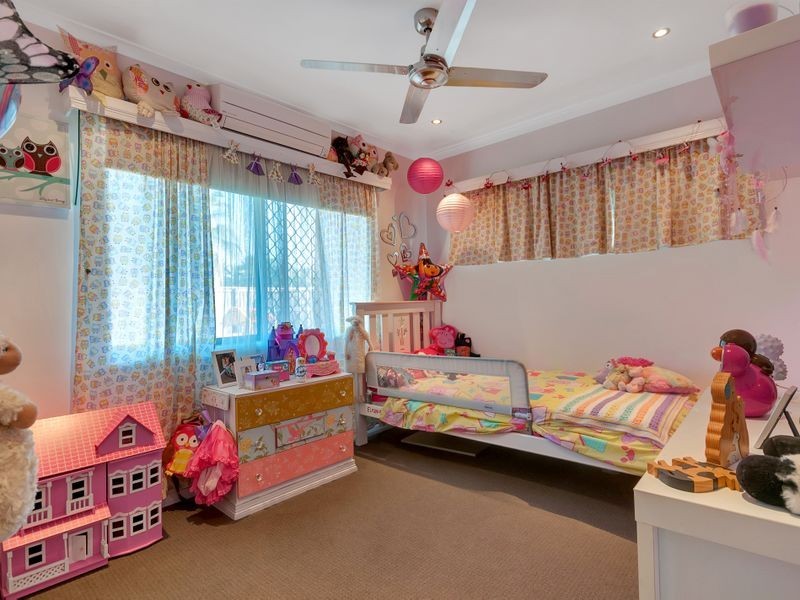 41 Oak Street, Holloways Beach QLD 4878