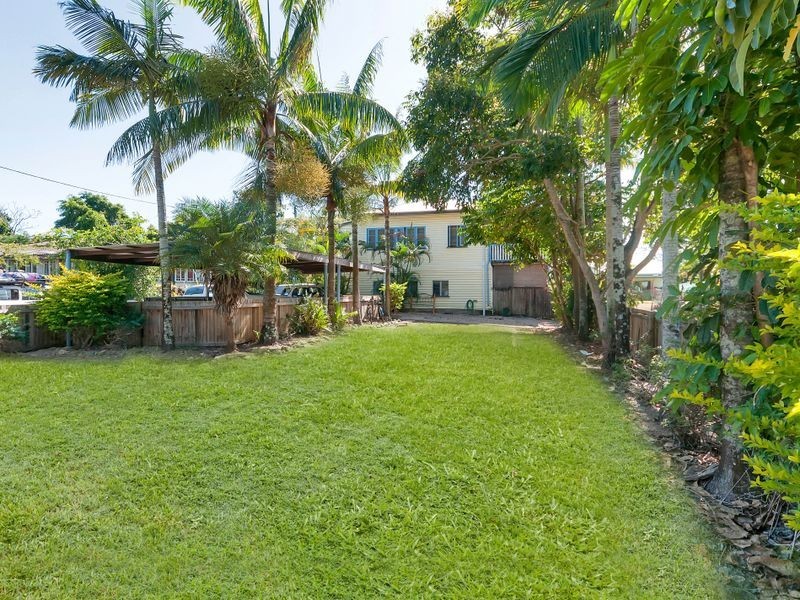 5 Mitchell Street, Machans Beach QLD 4878