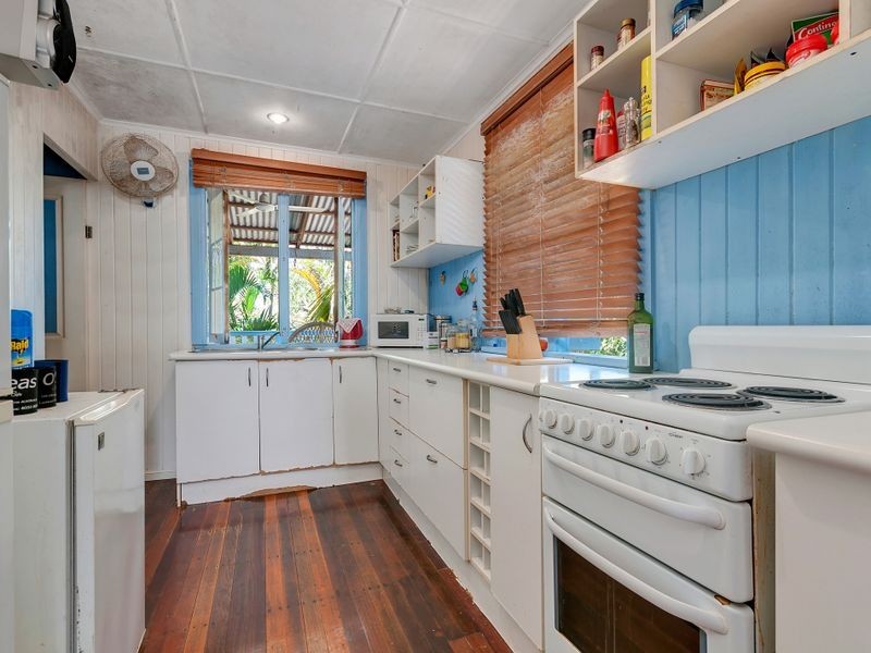 5 Mitchell Street, Machans Beach QLD 4878