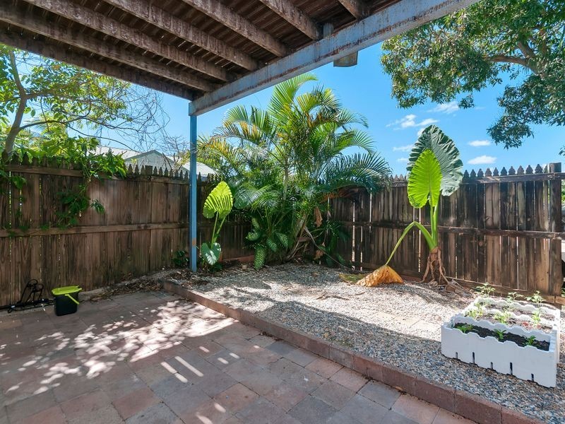 5 Mitchell Street, Machans Beach QLD 4878