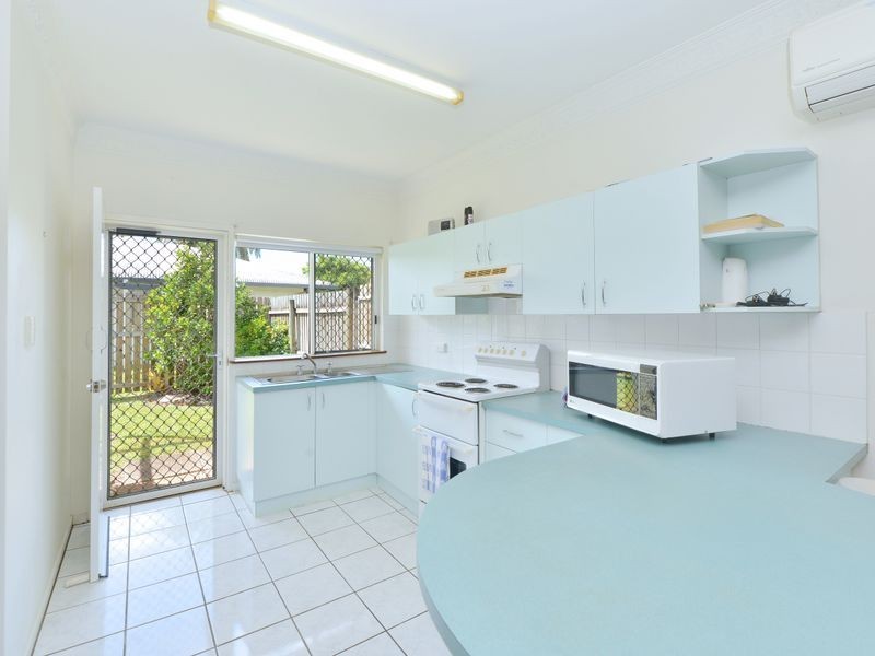 8 60 Swallow Street, Mooroobool QLD 4870
