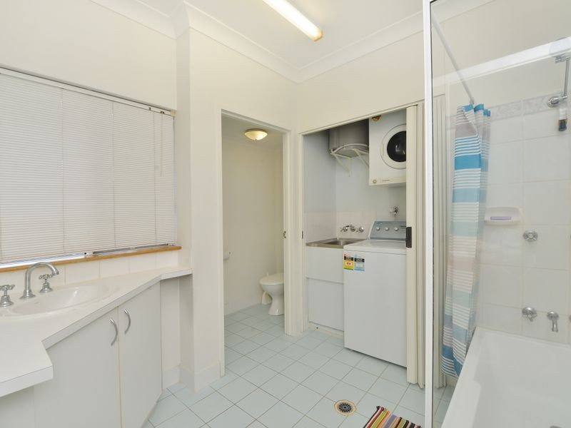 8 60 Swallow Street, Mooroobool QLD 4870