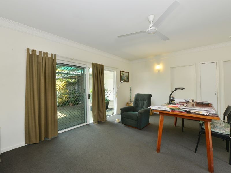 8 60 Swallow Street, Mooroobool QLD 4870