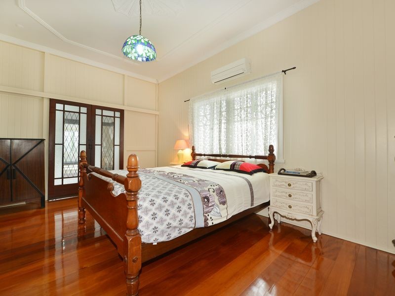 9 Law Street, Cairns North QLD 4870