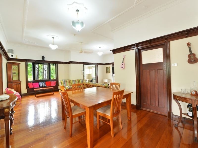 9 Law Street, Cairns North QLD 4870
