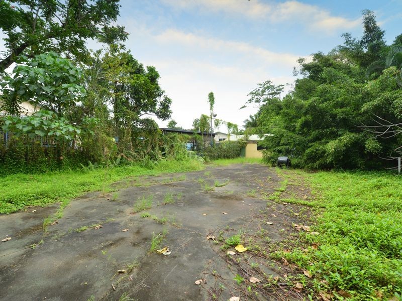 9 Law Street, Cairns North QLD 4870
