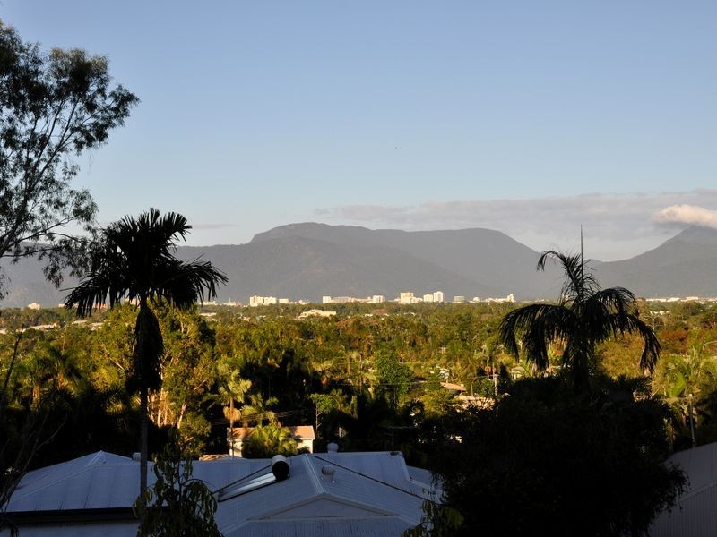 5 Trundle Terrace, Whitfield QLD 4870