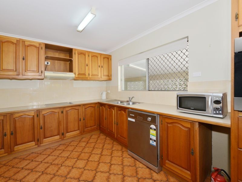 5 Lennon Street, Westcourt QLD 4870