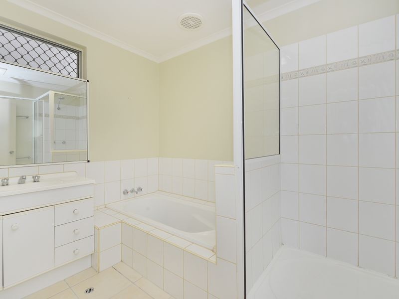 5 Lennon Street, Westcourt QLD 4870