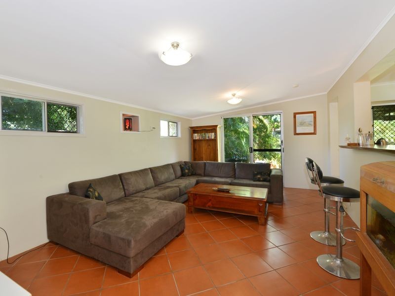 5 Lennon Street, Westcourt QLD 4870