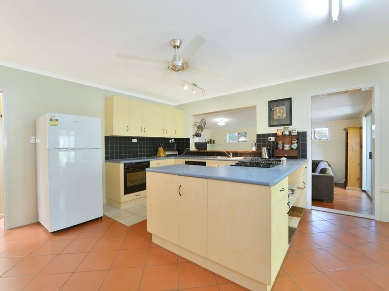 5 Lennon Street, Westcourt QLD 4870