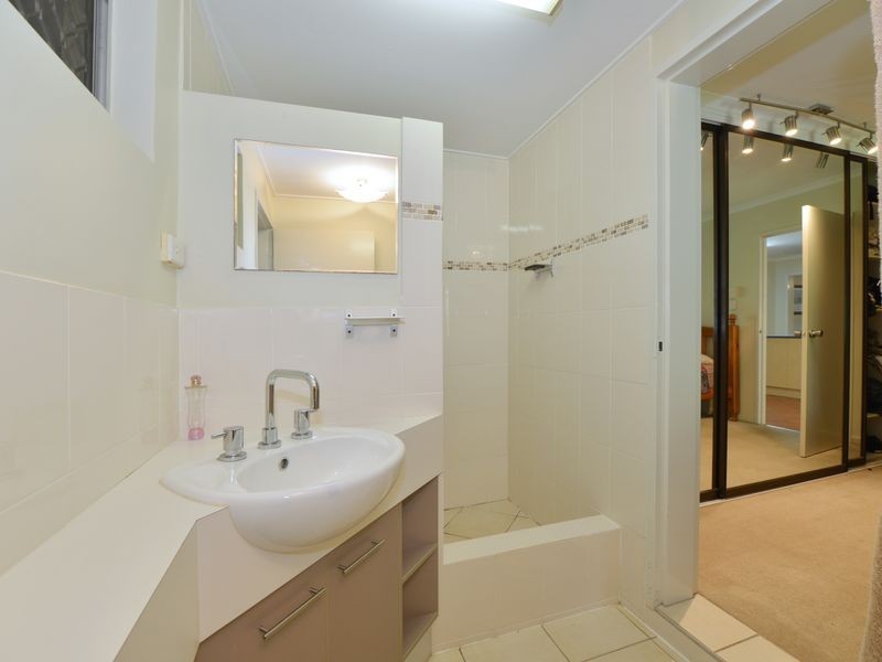 5 Lennon Street, Westcourt QLD 4870