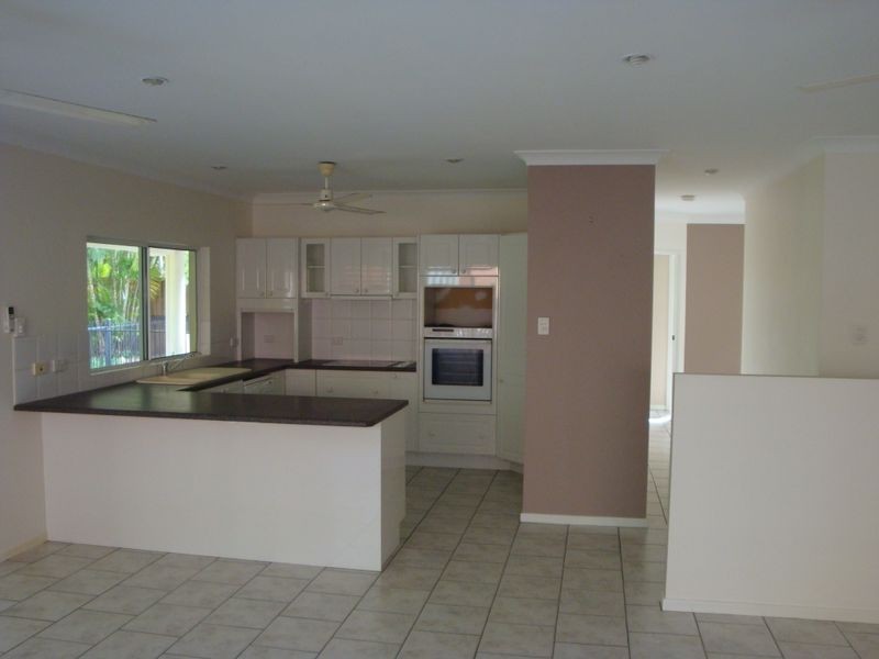 16 Glacier Road, Kamerunga QLD 4870