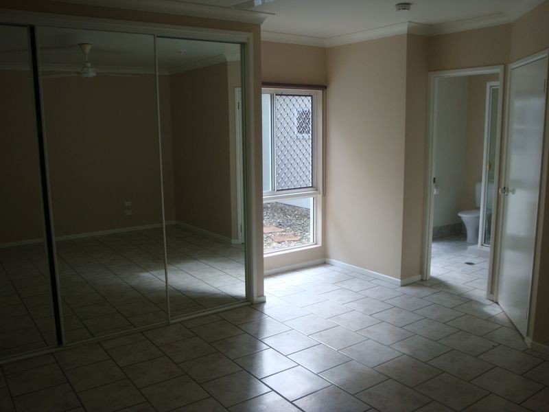 16 Glacier Road, Kamerunga QLD 4870