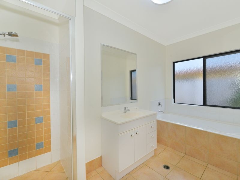 27 Gamburra Drive, Redlynch QLD 4870
