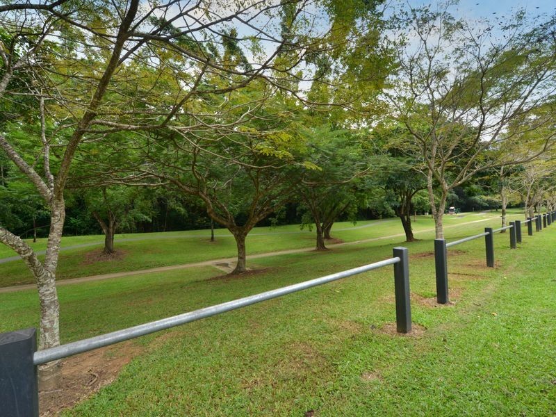 27 Gamburra Drive, Redlynch QLD 4870