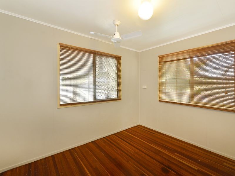 4 Moignard Street, Manoora QLD 4870