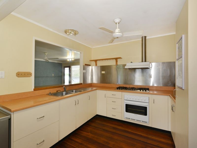 4 Moignard Street, Manoora QLD 4870
