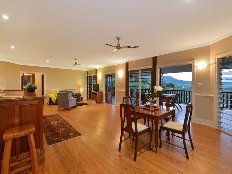 130 Hillview Crescent, Whitfield QLD 4870