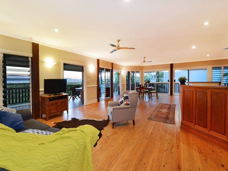 130 Hillview Crescent, Whitfield QLD 4870