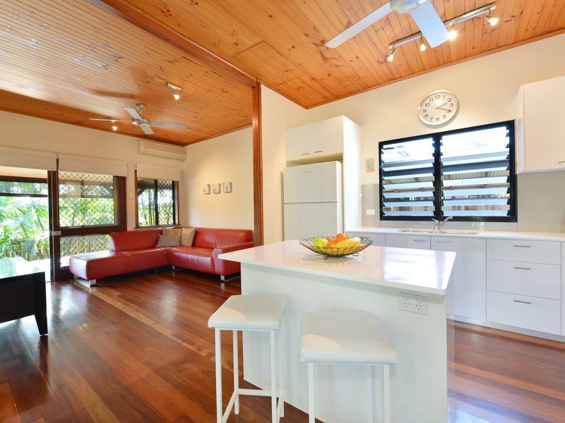 27 Prior Street, Machans Beach QLD 4878