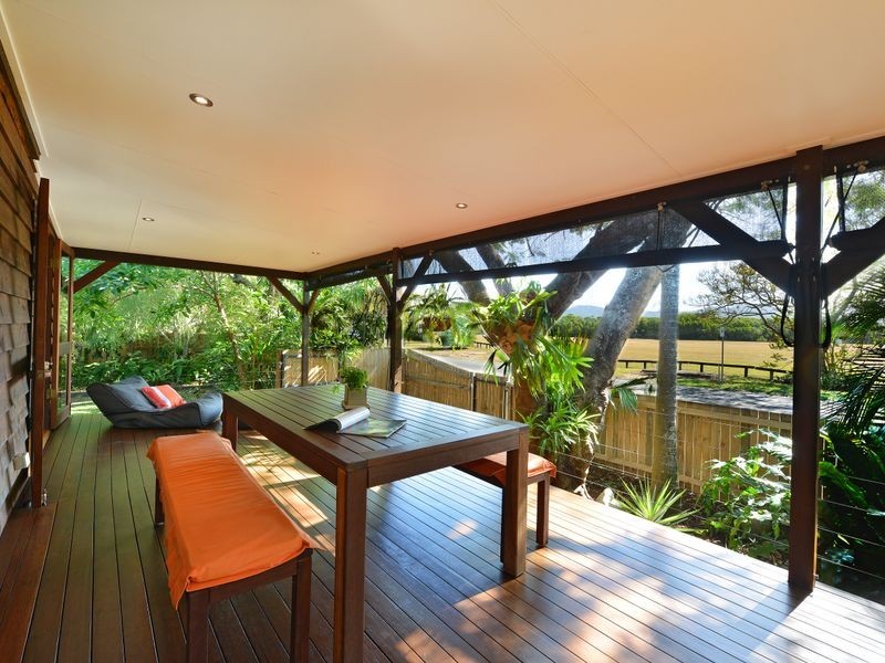 27 Prior Street, Machans Beach QLD 4878